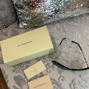 Women’s Burberry sunglasses